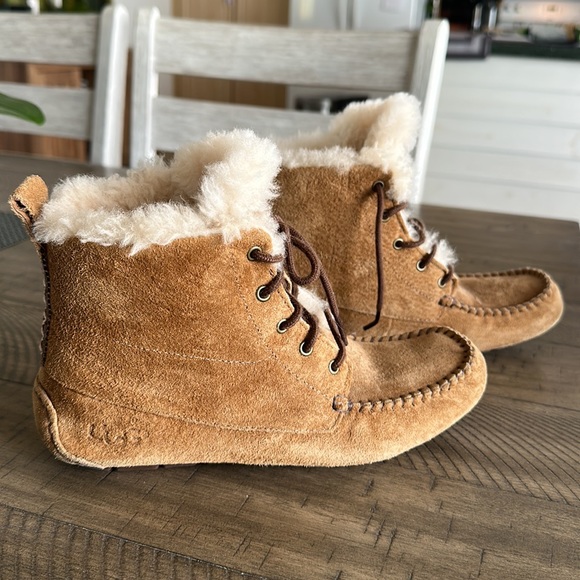 Uggs size 6 womens - Picture 4 of 7